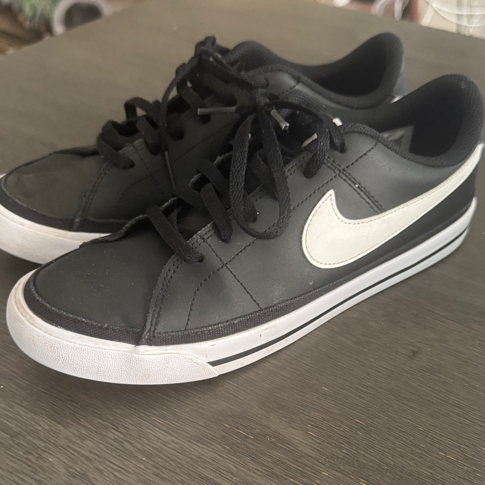 Nike Men's Black and White Casual Sneakers